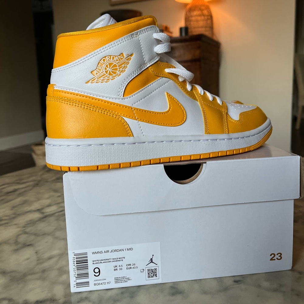 Women's Air Jordan 1 Mid